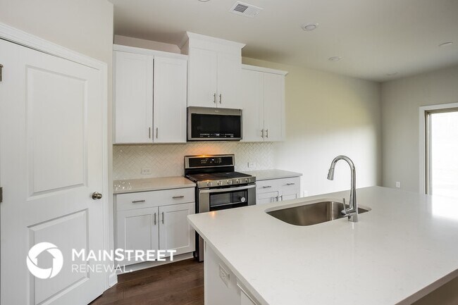 Photo - 4015 Honey Locust Dr