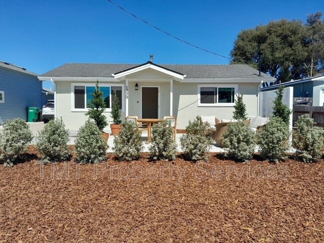 Building Photo - 1339 Newport Ave