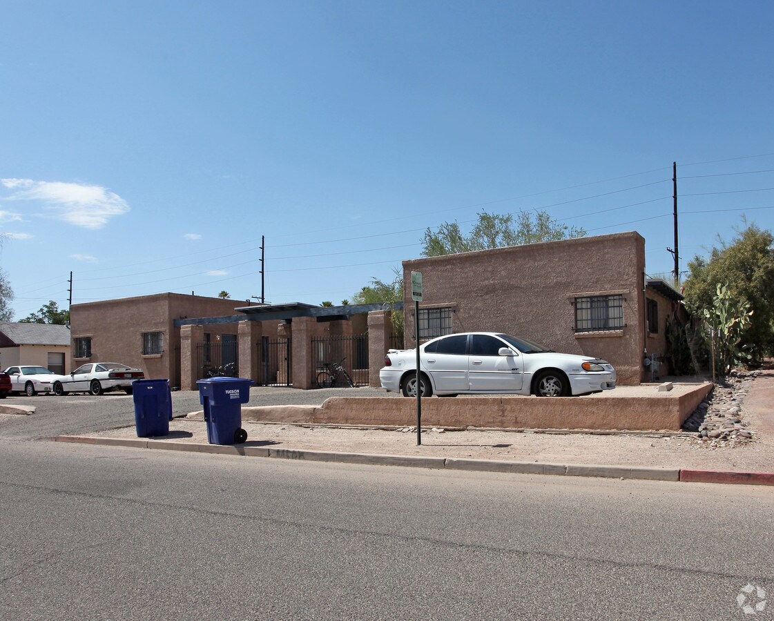 Photo - 1119 E Adams St