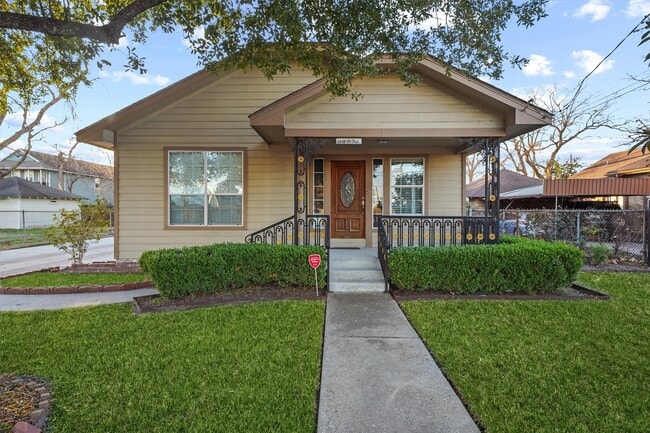 Building Photo - 1615 Airline Dr Rental