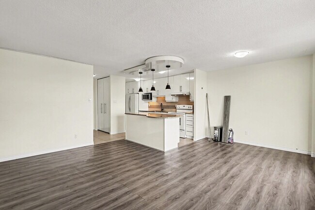 Photo - 1785 Frobisher Ln