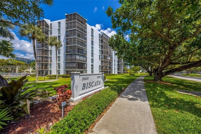 Photo - 20400 W Country Club Dr Unidad 812