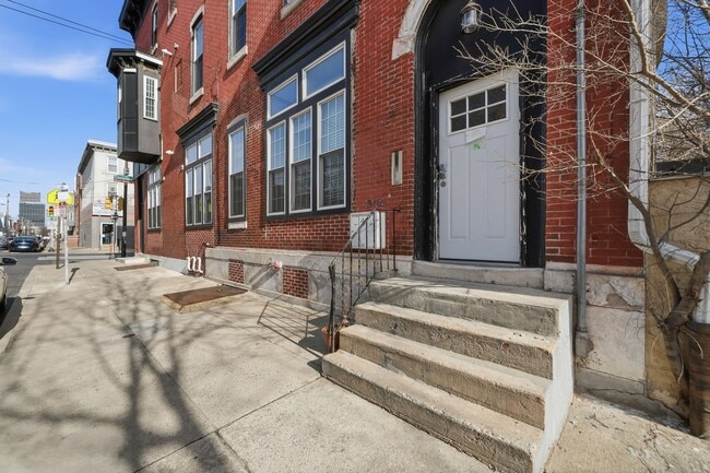 Photo - 1942 Unit 1942-1