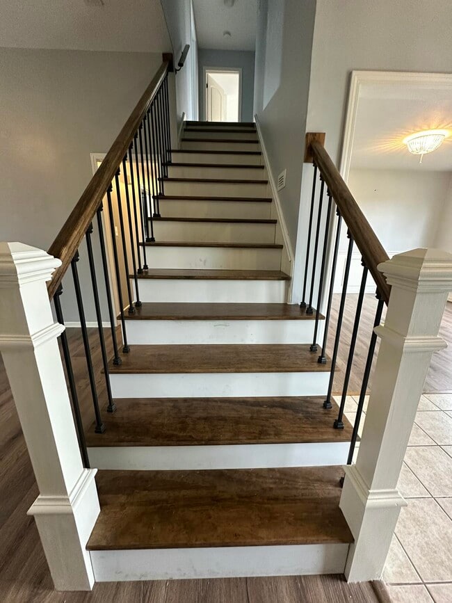 Photo - 305 Port Way