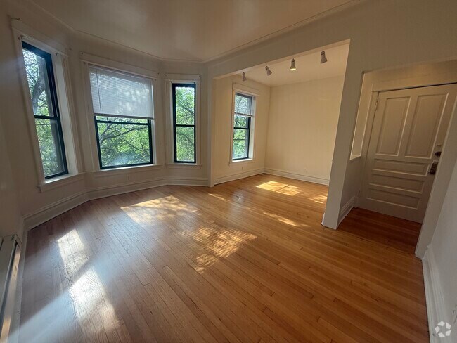 Building Photo - 2843 N Mildred Ave Unit 2905-3 Rental