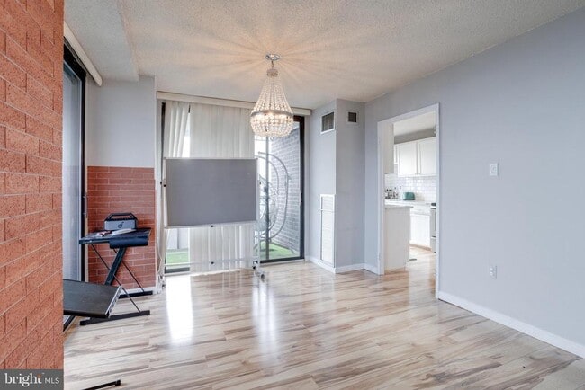 Photo - 250 S Reynolds St Unidad 1410