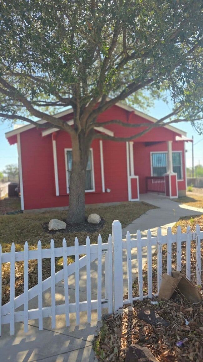 Photo - 602 Chihuahua St