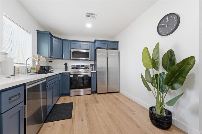 1548 N Upland Cir Unidad C