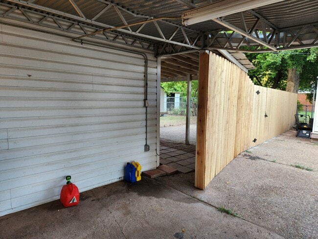 Photo - 106 E Southfield Rd