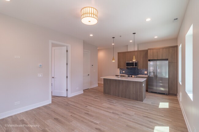 Photo - 6302 S Champlain Ave Unit 2W