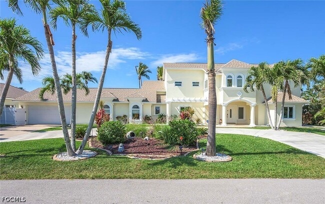 Building Photo - 5208 SW 8th Ct