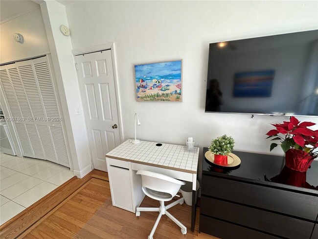 Photo - 1007 Meridian Ave Unit 12