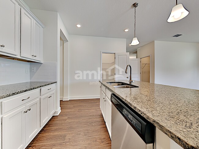 Photo - 398 Sandstone Dr