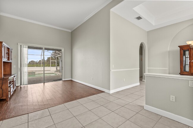 Photo - 402 Terranova St