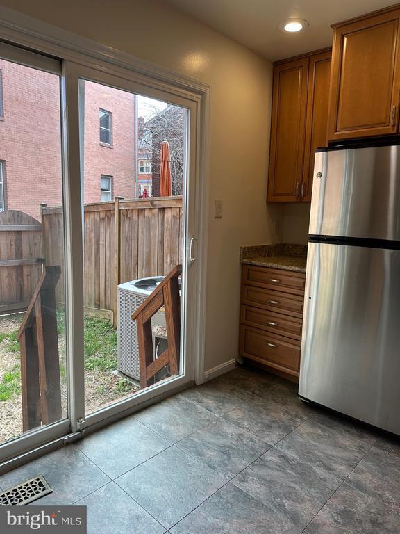 Photo - 529 Colecroft Ct