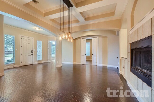 Photo - 727 Fairfax Lane