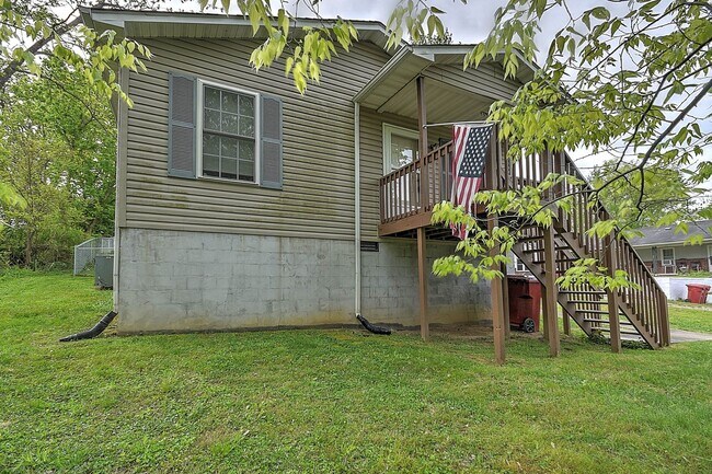 Photo - 303 Moorland Dr House