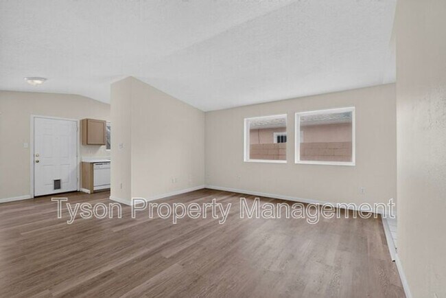328 Escena Pl SE