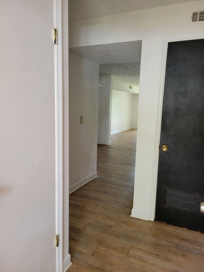 Photo - 2 bed 2.5 bath townhouse!