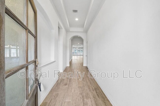 Photo - 2981 Grove Way
