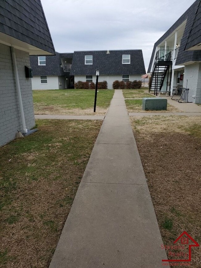 Photo - 2111 NW Lindy Ave