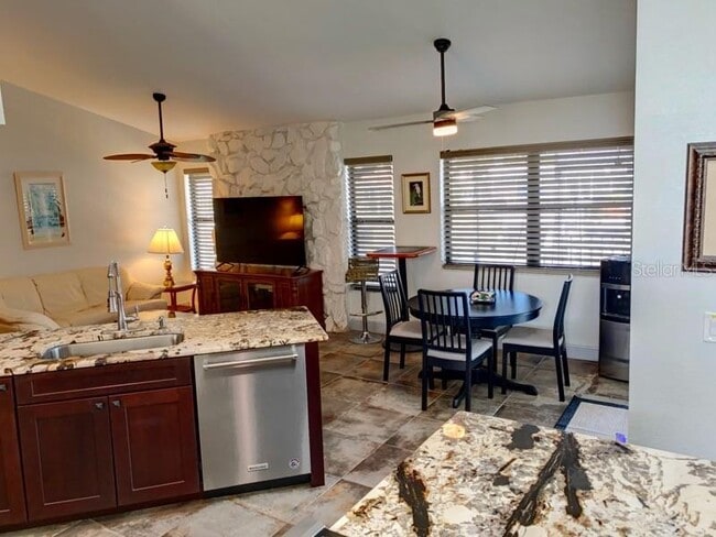 Photo - 572 Belvedere Ct