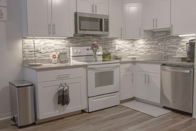 Building Photo - 308 Quarry St Unit 202