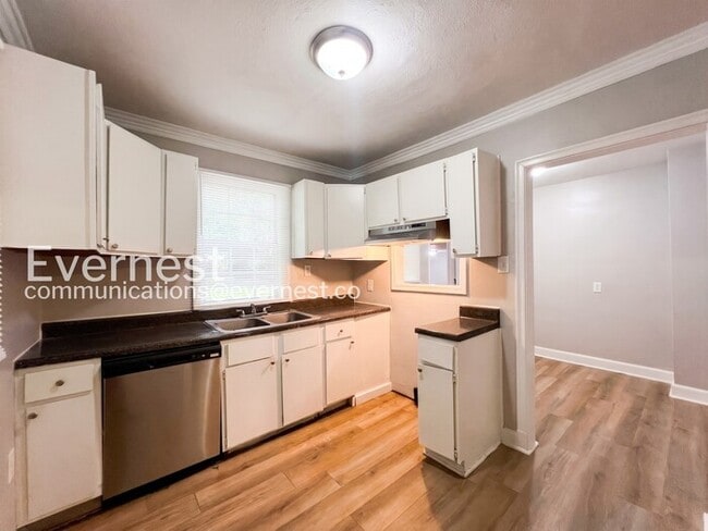 Photo - 2 Bed/1 Bath Home with Off-Street Parking / Available Now!