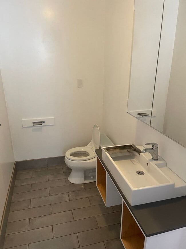 Photo - 950 56th St Unit Loft  B