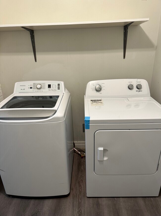 Photo - Cool One-Bedroom On Victoria For Rent! Unit 1