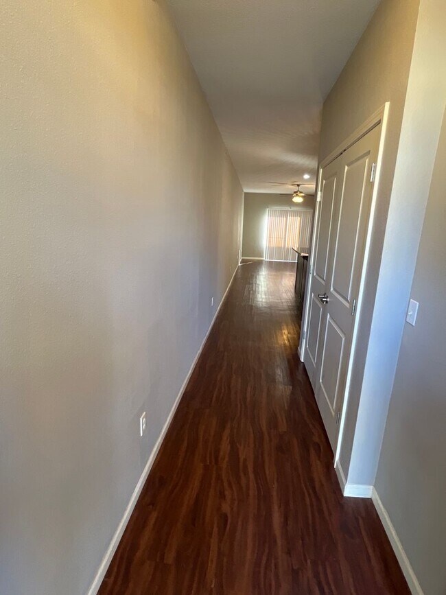 Photo - 2 BEDROOM 2 BATH GREAT LOCATION Unit Walnut D102