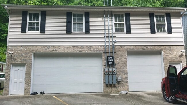 1990 Oakhurst Dr Unit B