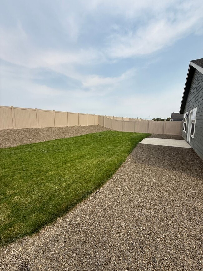 Photo - First Full Months Rent Free!-Beautiful 4 b...