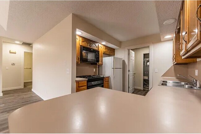 Photo - 613-615 E Redwood Unidad 613 E Redwood St