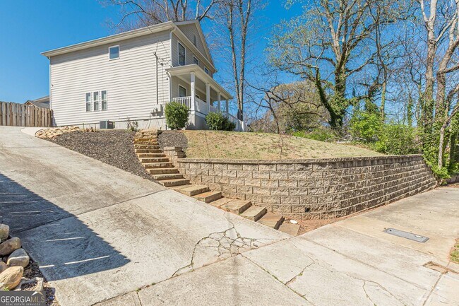 Photo - 1303 Hill St SE