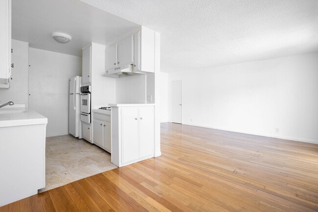 Photo - 725 Hayworth Apartments