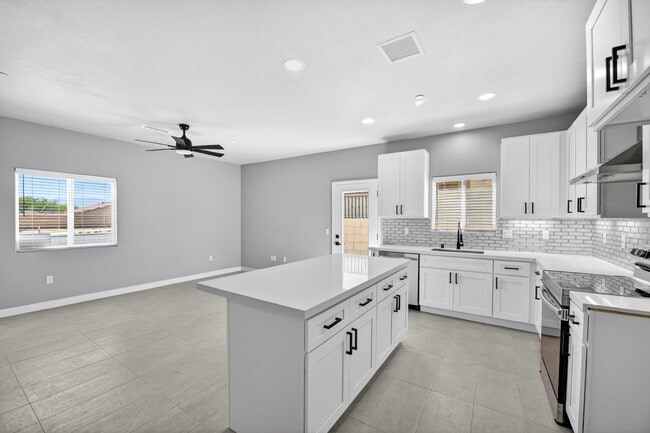 Photo - 66274-274 Hacienda Ave