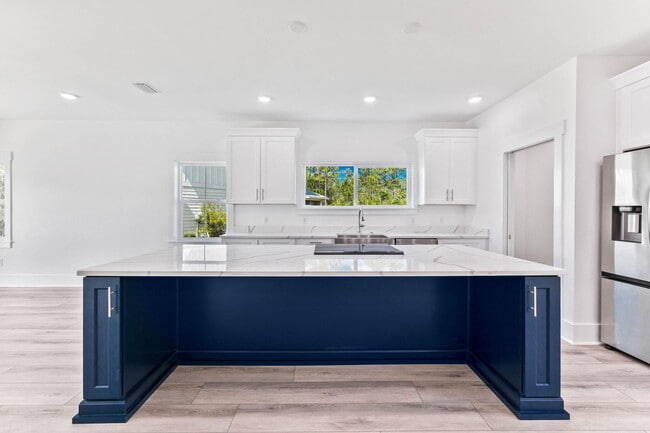 Photo - 70 Oakley Ct