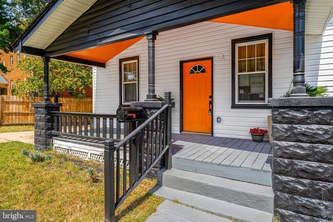 Photo - 2800 Upshur St