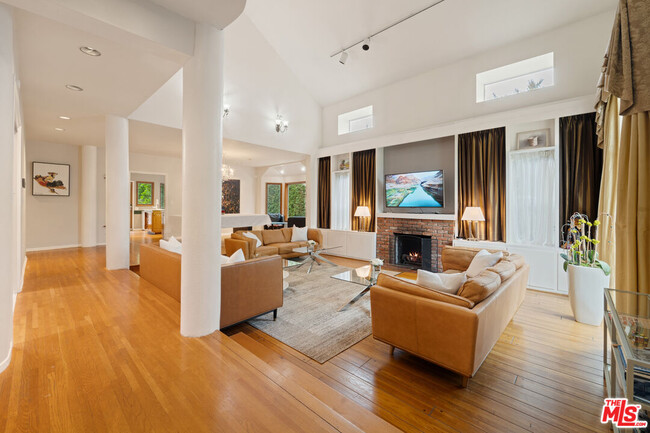 Building Photo - 119 S Kilkea Dr Rental