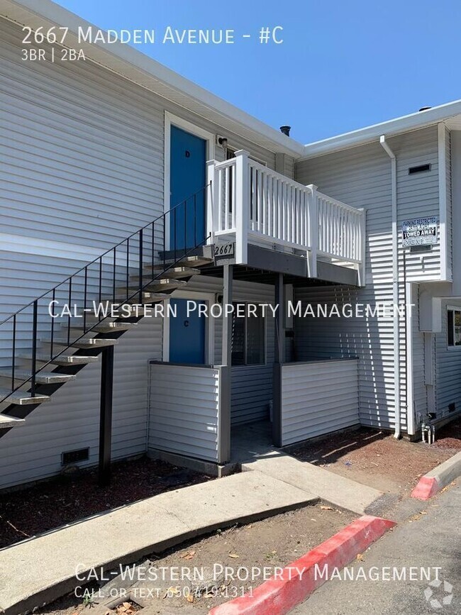 Building Photo - 3 Bedroom/2 Bath 1st floor Apartment Home ... Unit #C