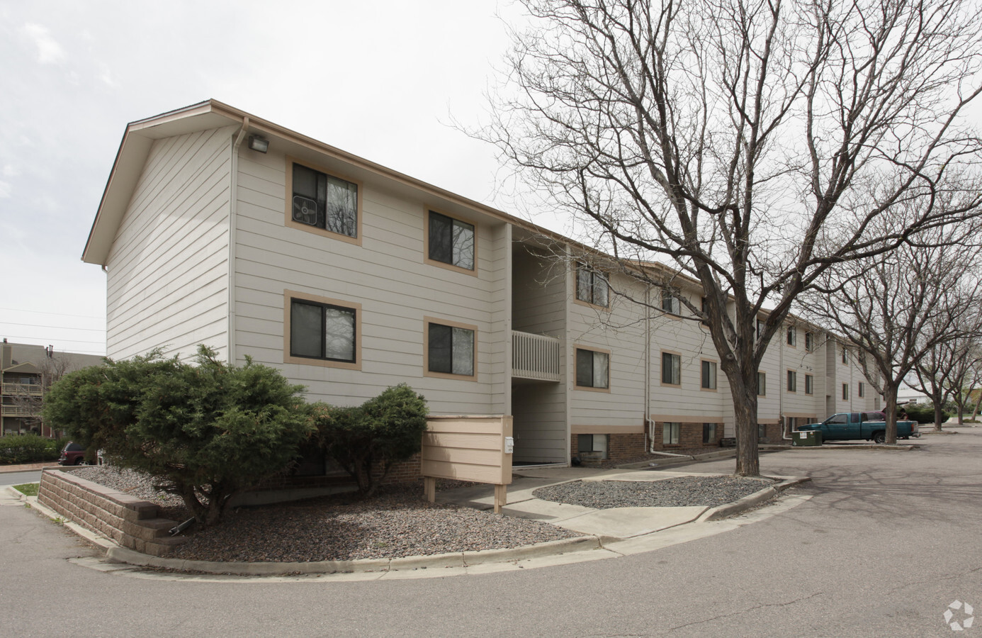 Ralston Oaks Apartments - Ralston Oaks Apartments
