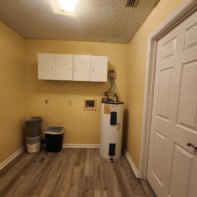Photo - 902 Phoebe Rd