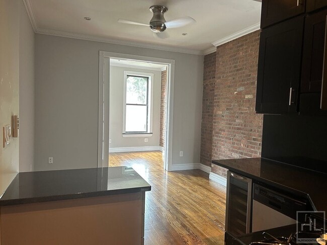 Building Photo - Mott Street Rental