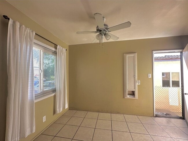 3661 Webster Ave Unidad A