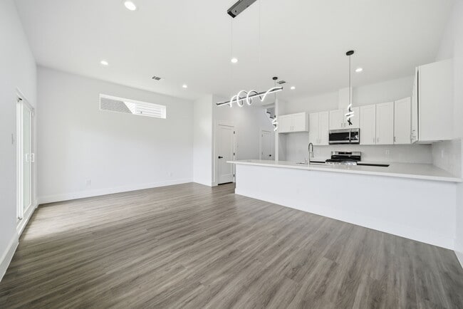 Photo - 1015 Ellington St