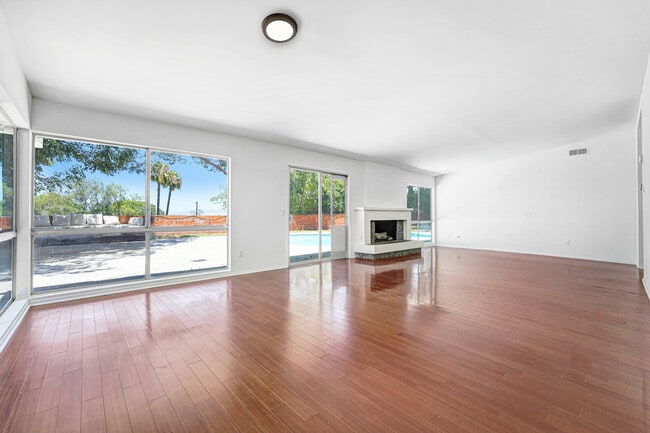 Living room - 22819 Gershwin Dr