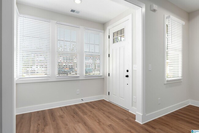 Photo - 1195 Windsor Sq