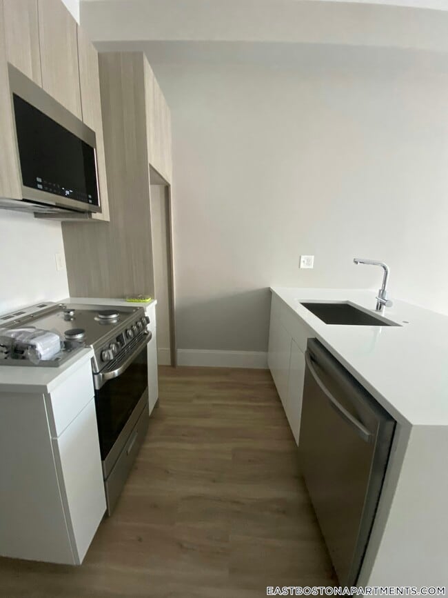 Building Photo - 66 Lubec St Unit 1