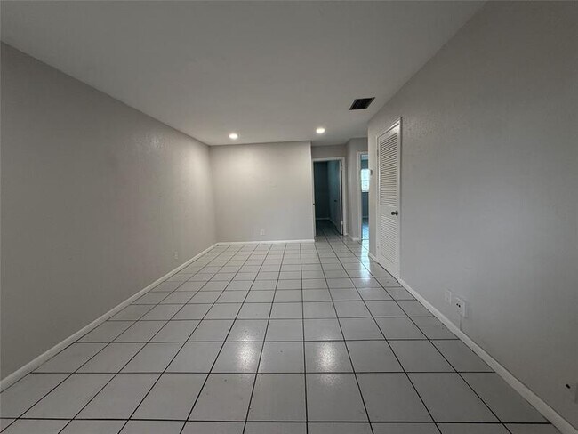 Photo - 511 W Kalmia Dr Unit 10